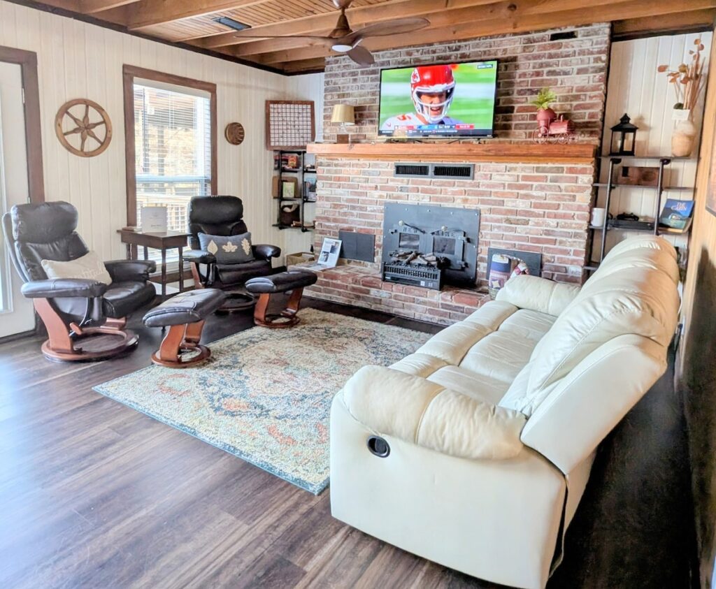 d8968f4a-6f0a-4f33-a610-6a8192440141 Cozy Living room