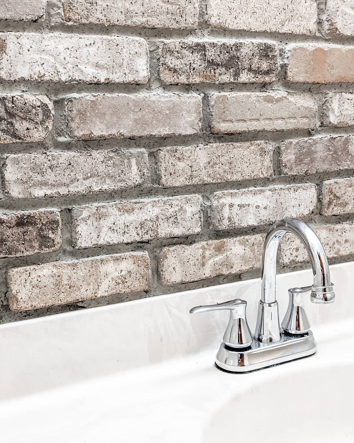 Full bathroom 2nd floor